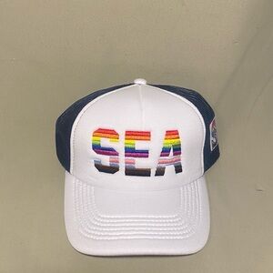 Seattle Mariners ‘2024 Pride Day Rainbow Trucker Hat O/S